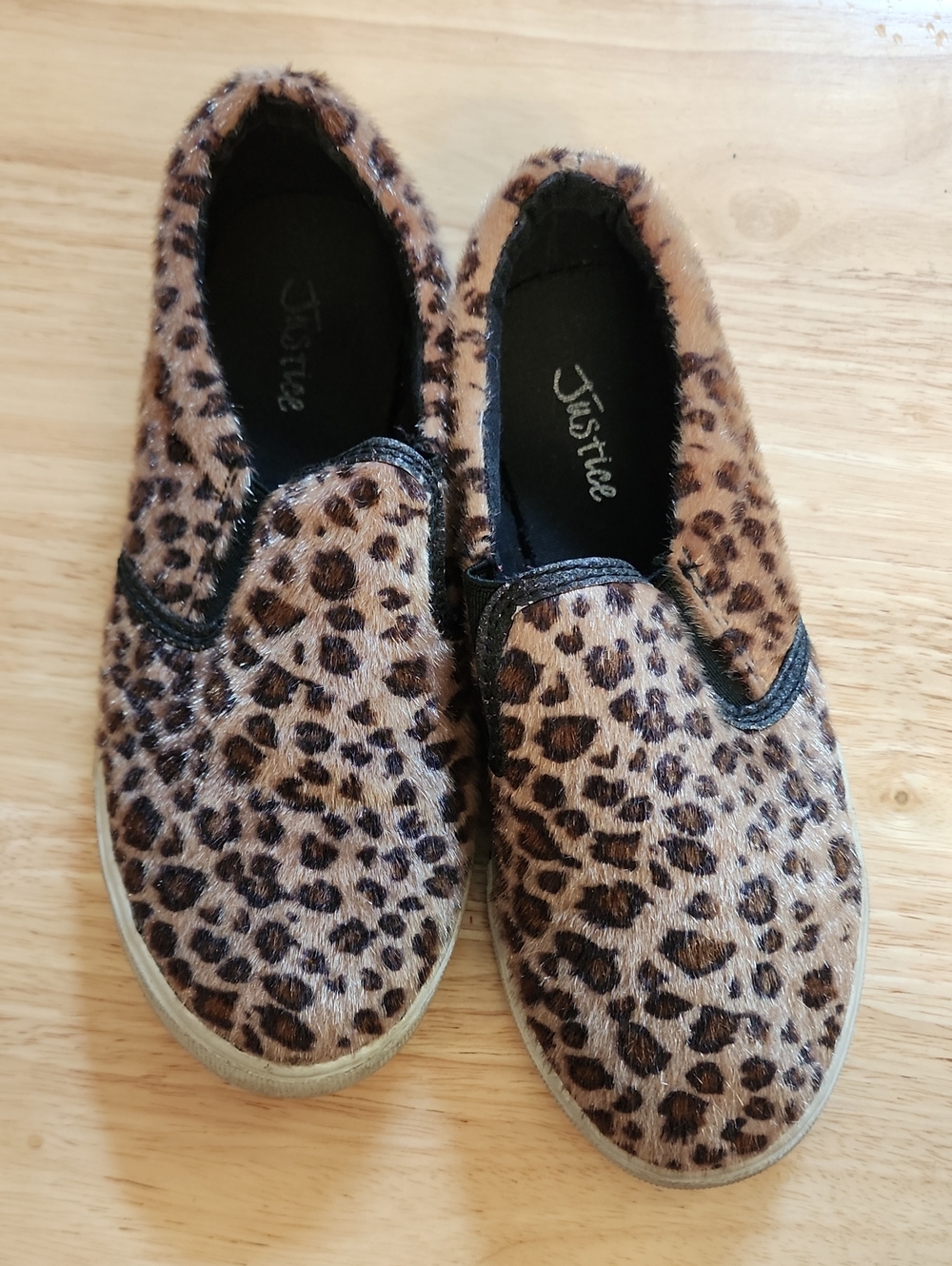 Justice Girls Leopard Print Faux Fur Slip-On Sneakers, Size 2, GUC